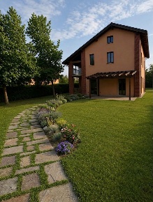 Foto Villa unifamiliare a Rozzano di 200 m² con 3 locali in vendita