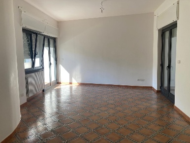 Foto Appartamento in Via Umberto Maddalena 52, Brindisi di 122 m²