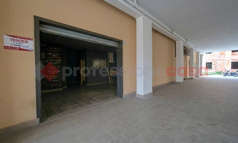 Foto Negozio in Corso San Vincenzo Ferreri snc, Fisciano Centro di 50 m²