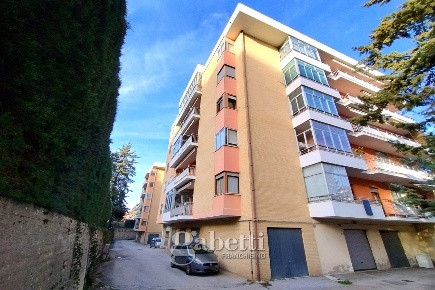 Foto Appartamento in Manzoni, Campobasso Vazzieri di 140 m² con 6 locali
