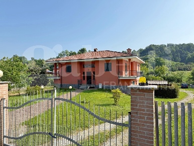 Foto Appartamento in Boschi, Pocapaglia Saliceto di 310 m² con 11 locali