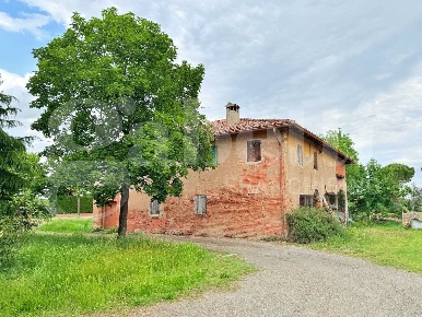 Foto Rustico in San Bernardino, Sant'Agata Bolognese Centro di 400 m²
