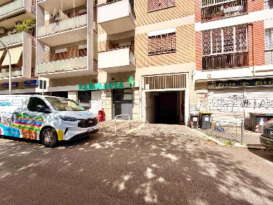 Foto Box in Quinto Sertorio, Roma Cinecittà di 25 m² in vendita