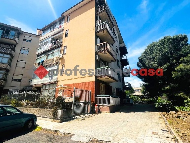 Foto Appartamento in Via Generale Ameglio 13, Catania Rapisardi di 103 m²