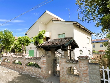 Foto Villa unifamiliare in Medicina adiacenze via San Carlo, Medicina
