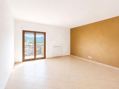 Foto Appartamento in Via Madre Teresa di Calcutta, Acri Centro di 134 m²