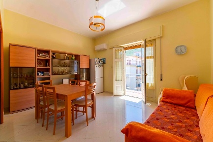 Foto Appartamento in via Roma  110, Cefalù Centro di 167 m² con 8 locali
