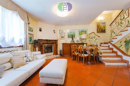 Foto Villa a schiera in Via Miranese 79, Venezia Mestre di 200 m²