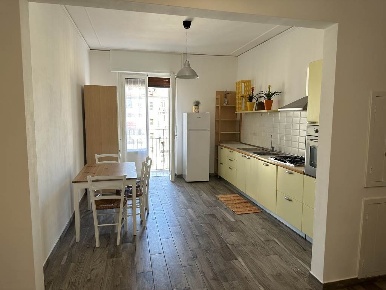 Foto Appartamento in Via Claudio Monteverdi, Firenze di 95 m² con 5 locali