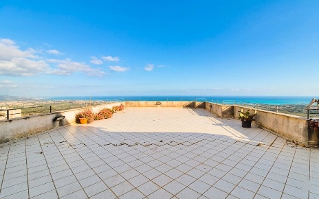 Foto Appartamento in Via Gioeni 43, Agrigento Centro Storico di 208 m²