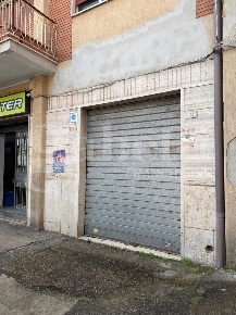 Foto Box in Via Pietro Nenni 23, Aprilia Centro di 48 m² in vendita