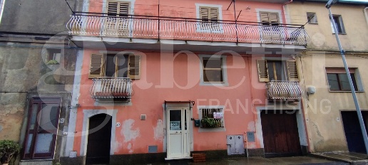 Foto Appartamento in Via Armando Diaz 18, Cortale di 151 m² con 5 locali