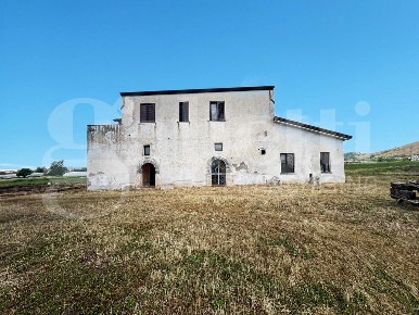 Foto Casa indipendente in Mazzeo, Sparanise di 330 m² con 10 locali