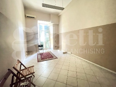 Foto Ufficio in Meridionale, Napoli Vasto di 90 m² con 4 locali in affitto
