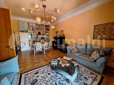 Foto Villa bifamiliare in Via Monte Bianco 24, Trevi di 270 m² con 8 locali