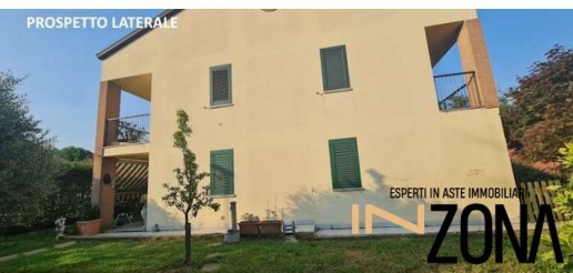 Foto Appartamento in Via CASCINA VARIONA, Lesmo di 117 m² con 4 locali