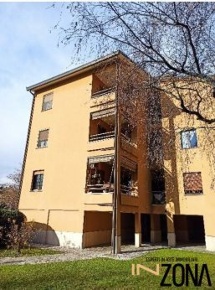 Foto Appartamento in Via Calabria, Arcore Centro di 90 m² con 3 locali