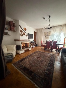 Foto Appartamento a Carrara Avenza di 110 m² con 5 locali in vendita