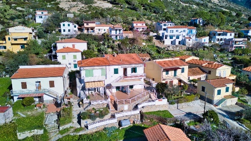 Foto Appartamento a Marciana Pomonte di 100 m² con 5 locali in vendita