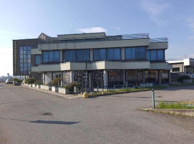 Foto Negozio a Curno di 276 m² con 2 locali in vendita