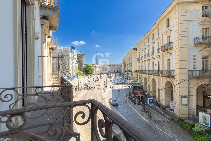 Foto Appartamento in Via Barbaroux 2, Torino Giardini Reali di 133 m²