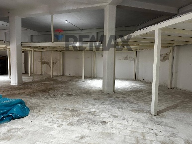 Foto Locale commerciale in corso San Vito 141, Mascalucia Centro di 385 m²
