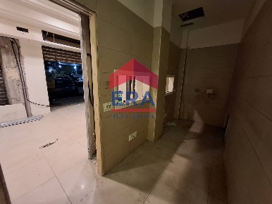 Foto Negozio in via Acqua Donzella, Roma Colli Albani di 70 m² con 2 locali