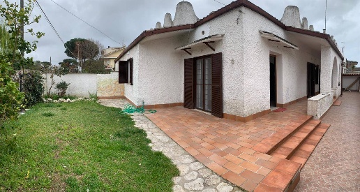 Foto Villa unifamiliare in Via Giambattista Viotti, Roma Infernetto