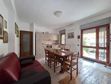 Foto Stanza in Viale Crotone 19, Catanzaro Catanzaro Lido di 105 m²