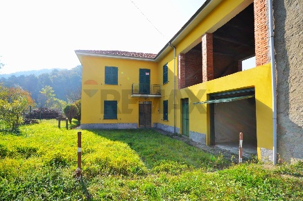 Foto Case semi ndipendenti a Dego Centro di 150 m² con 6 locali in vendita