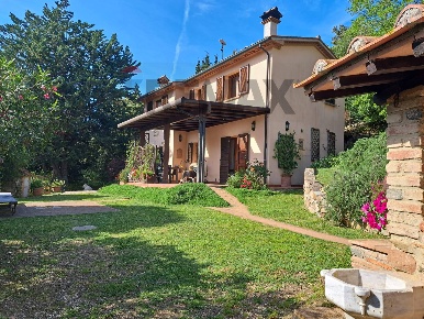 Foto Rustico in Poggio al grillo 90/A, Castagneto Carducci di 205 m²