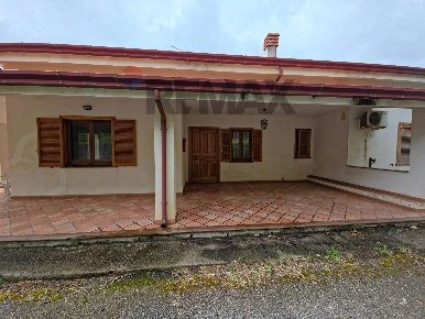 Foto Villa unifamiliare in VIALE MONSIGNOR DOMENICO PETRONI 53, Cervicati
