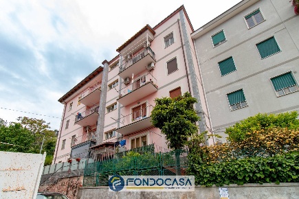 Foto Appartamento in via vincenzo buonopane, Salerno di 102 m² con 4 locali