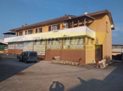 Foto Capannone industriale a Olginate di 240 m² in affitto
