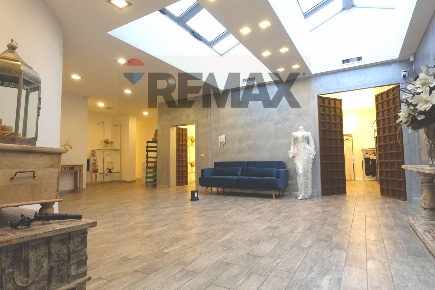 Foto Locale commerciale in Via Mauro Macchi 42, Milano Centrale di 180 m²