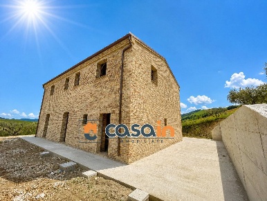 Foto Rustico in contrada collevecchio, Ripatransone di 256 m² con 4 locali