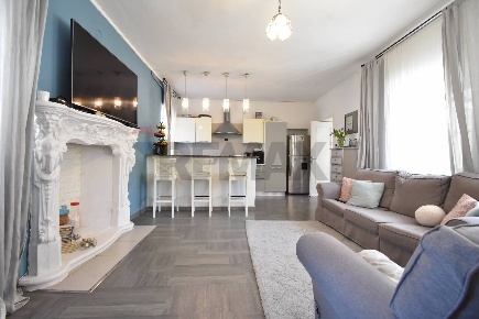Foto Casa indipendente in via G. Mazzini 10, Cureggio Centro di 240 m²