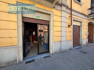 Foto Locale commerciale in Corso Randaccio, Vercelli di 100 m² con 3 locali