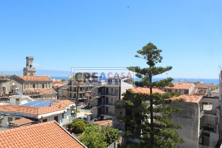 Foto Appartamento in Via Sparagonà, Santa Teresa di Riva Centro di 79 m²