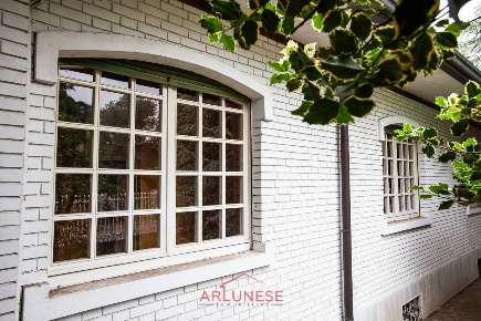 Foto Villa unifamiliare in Via Cilea 3/5, Casorezzo di 390 m² con 5 locali
