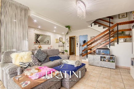 Foto Villa a schiera in Via Fabriano 3, Folignano Centro di 240 m²