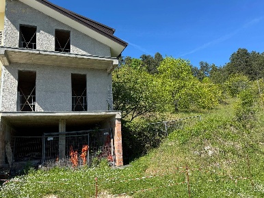Foto Villa a schiera in C.da Luogo di Sasso, Montefalcone Appennino
