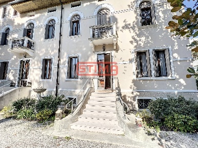Foto Villa unifamiliare a Treviso Sant'Agnese di 335 m² con 11 locali