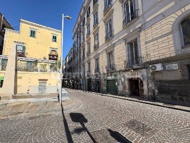 Foto Ufficio in Via Gennaro Serra, Napoli Monte di Dio di 90 m² in vendita