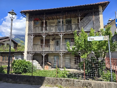 Foto Casa indipendente a Lamon Centro di 220 m² con 10 locali in vendita