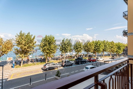 Foto Appartamento a Arona Centro di 157 m² con 5 locali in vendita