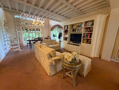 Foto Villa unifamiliare a Cascina Navacchio Nord - Zambra di 300 m²