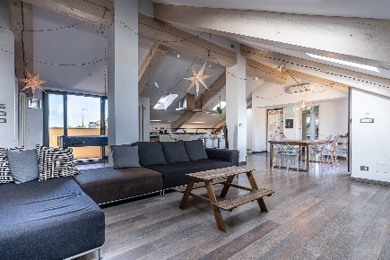 Foto Appartamento in Piazza Caduti Per La Libertà, Moncalieri di 197 m²