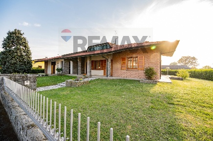 Foto Villa unifamiliare in Via Vincenzo Bellini, Luzzara Codisotto