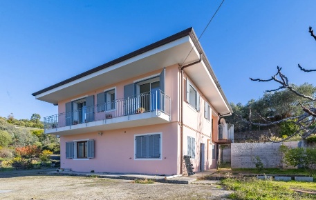 Foto Villa bifamiliare in Via Sapergo 2, Bordighera Due Strade di 200 m²
